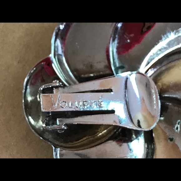 SIGNED Volupte Trefoil Flower Clip On Earrings - Picture 5 of 8